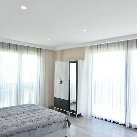 Side De Deniz Manzarali Oezel Havuzlu Villa *