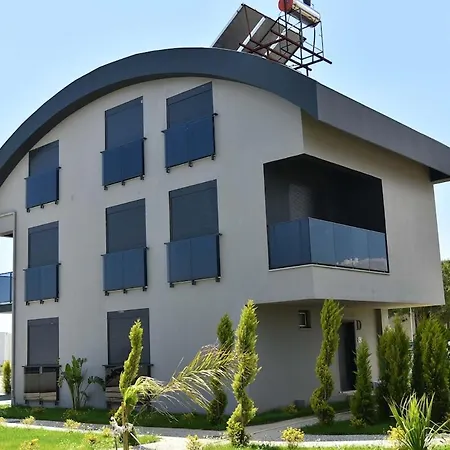 Side De Deniz Manzarali Oezel Havuzlu Eskiomerler