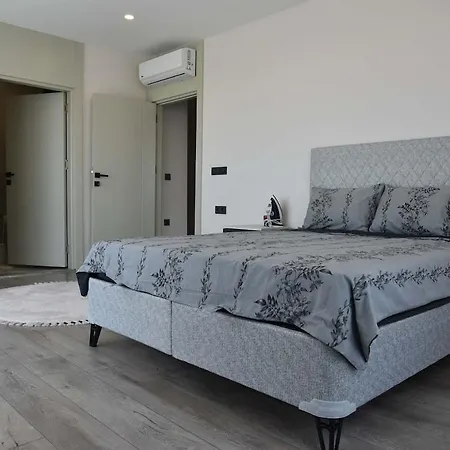 Side De Deniz Manzarali Oezel Havuzlu Villa *