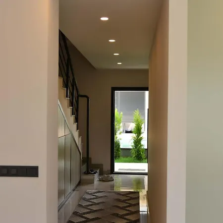 Side De Deniz Manzarali Oezel Havuzlu Villa