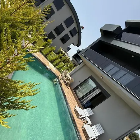 Side De Deniz Manzarali Oezel Havuzlu Villa Eskiomerler